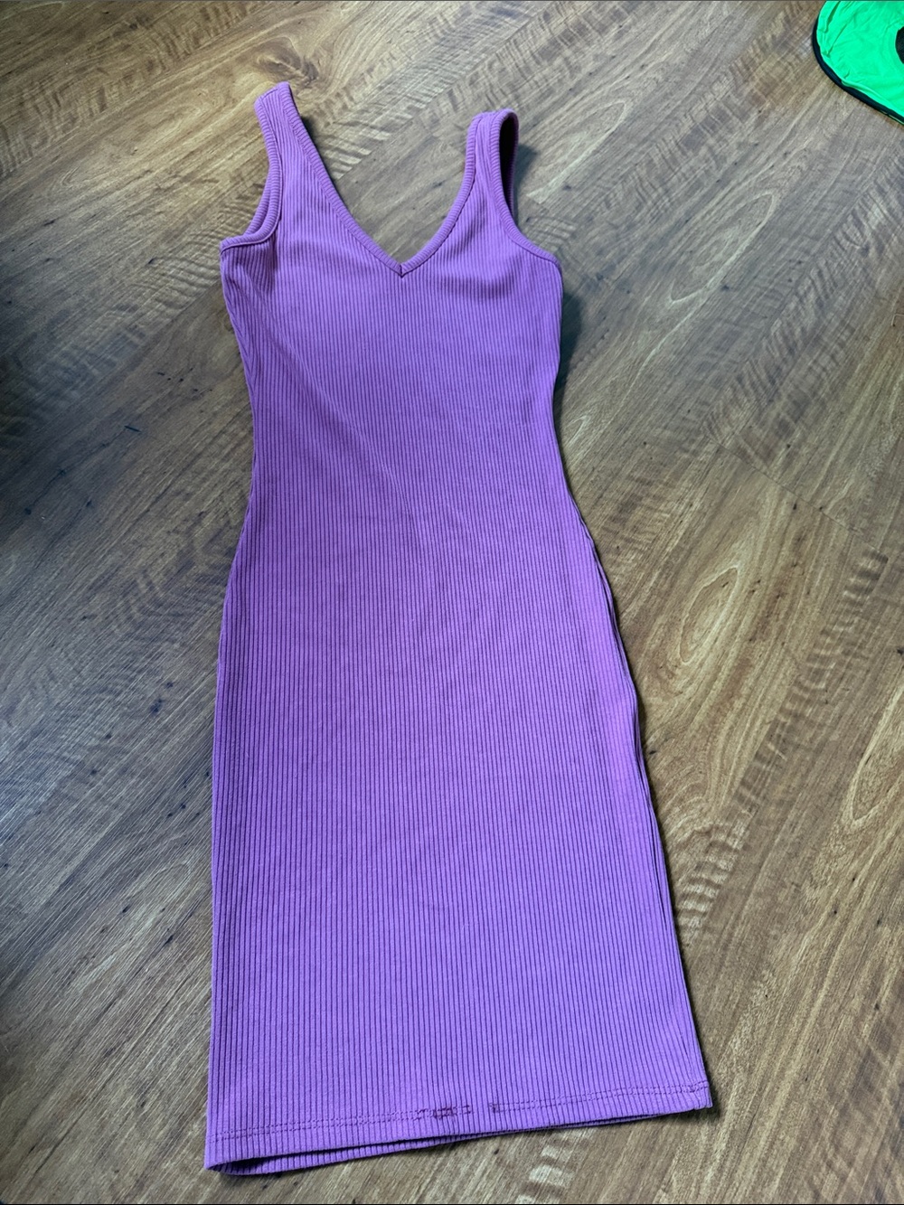 Popular 21 sleeveless Ribbed V-Neck Bodycon Dress in Mauve/Pink